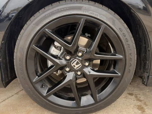 Certified 2025 Honda Civic Sport image 9