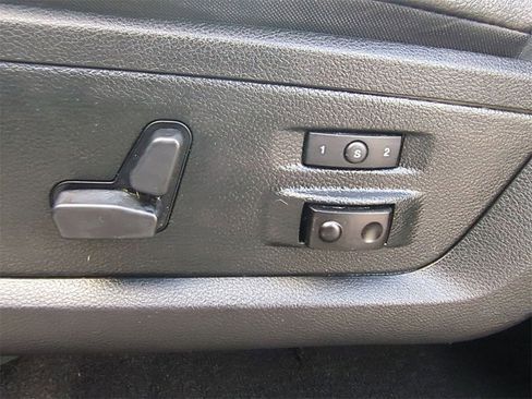 Used 2017 RAM 1500 Laramie w/ Convenience Group image 13