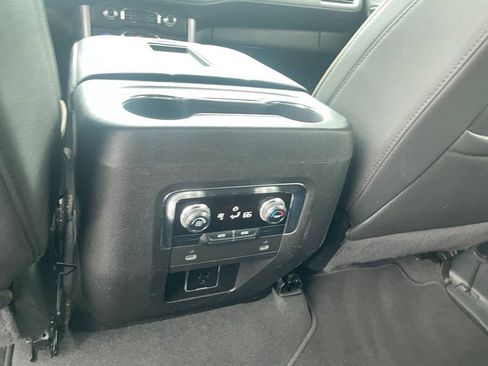 Used 2024 GMC Yukon SLT AWD/4WD image 23
