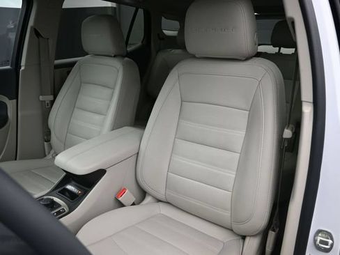 Used 2023 GMC Terrain Denali w/ Denali Premium Package AWD/4WD image 11
