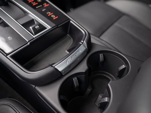 Certified 2026 Porsche Macan AWD/4WD image 16