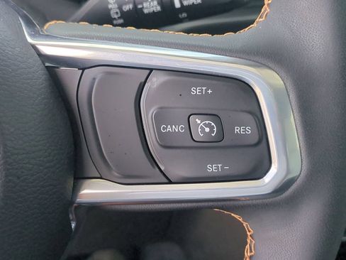 Used 2023 Jeep Wrangler Unlimited Sahara AWD/4WD image 28