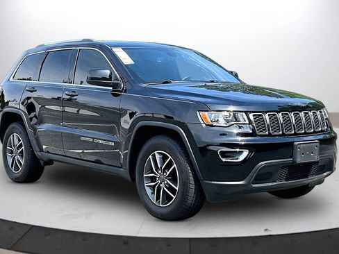 Used 2019 Jeep Grand Cherokee Laredo w/ Laredo X Package AWD/4WD image 2