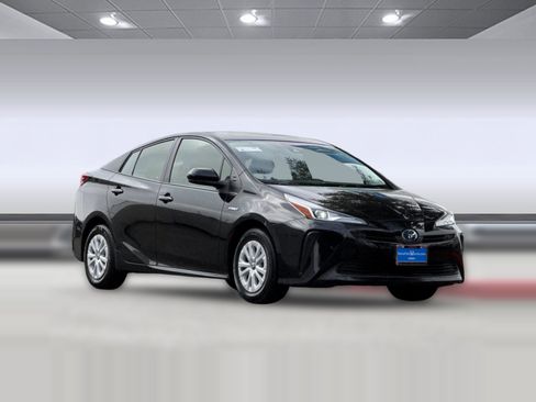 Used 2022 Toyota Prius LE image 6