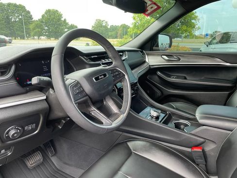 Used 2024 Jeep Grand Cherokee L Limited w/ Black Appearance Package AWD/4WD image 10
