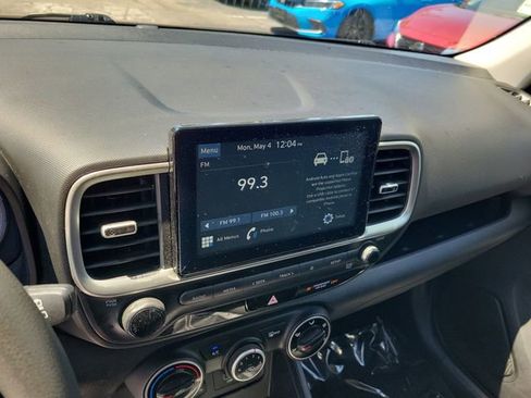 Used 2020 Hyundai Venue SE FWD image 17