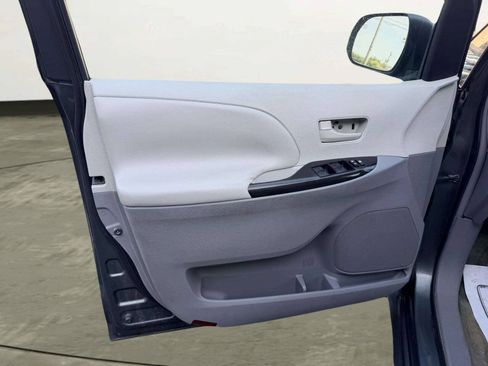 Used 2011 Toyota Sienna LE FWD image 14