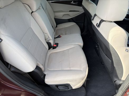 Used 2019 Kia Sorento FWD V6 image 13