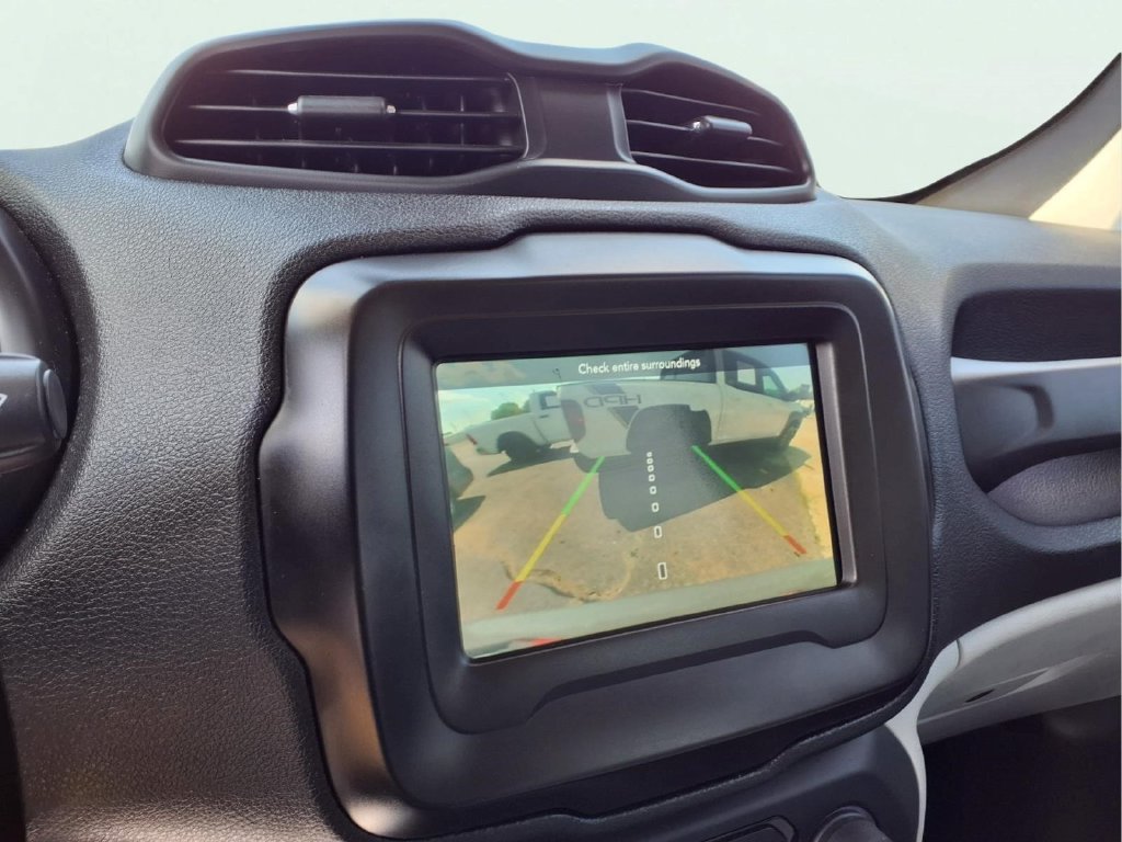 Used 2021 Jeep Renegade Latitude FWD image 11