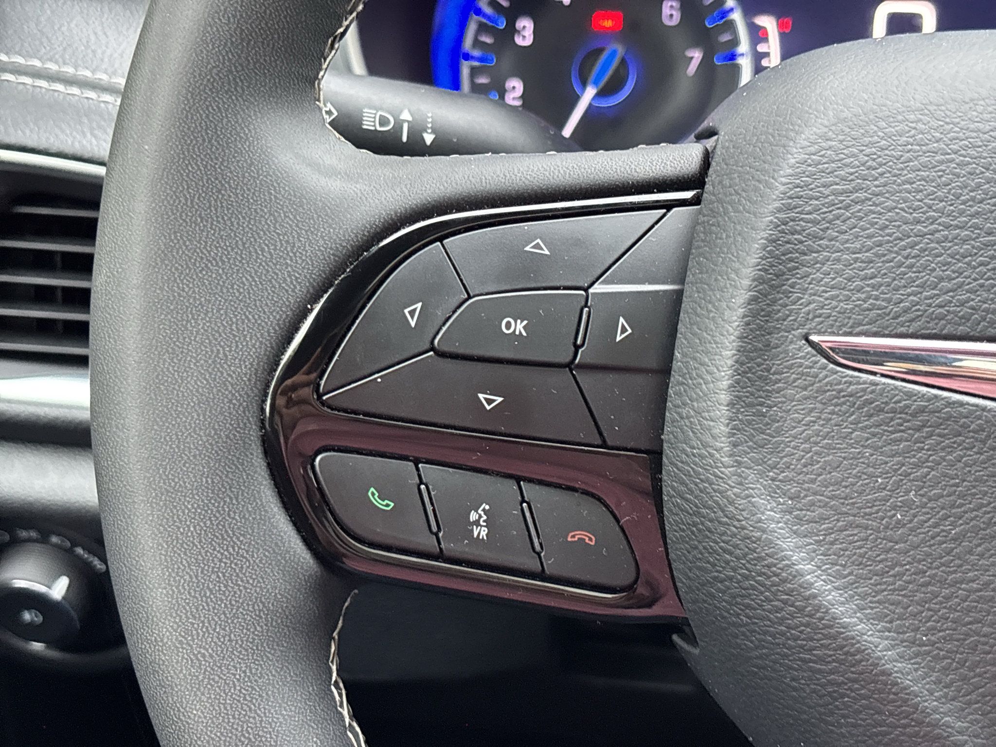 Used 2025 Chrysler Pacifica Limited FWD image 19