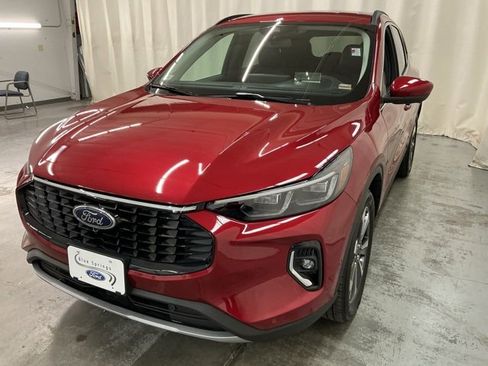 Used 2023 Ford Escape Platinum w/ Premium Technology Package image 9