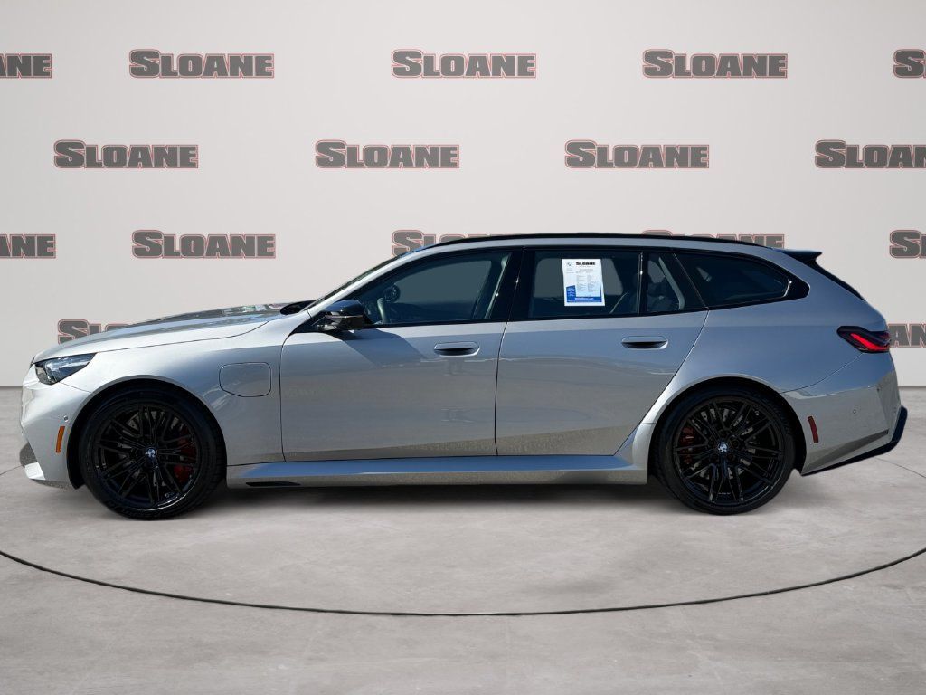 Used 2026 BMW M5 Touring AWD/4WD image 2