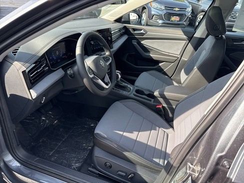 Used 2025 Volkswagen Jetta SE FWD image 30