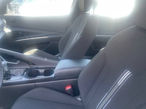 Used 2025 Hyundai Elantra SEL FWD image 6