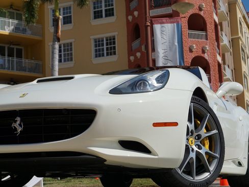 Used 2014 Ferrari California RWD image 25