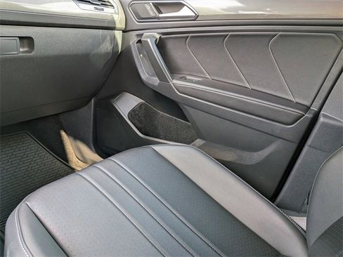 Certified 2024 Volkswagen Tiguan SE image 19