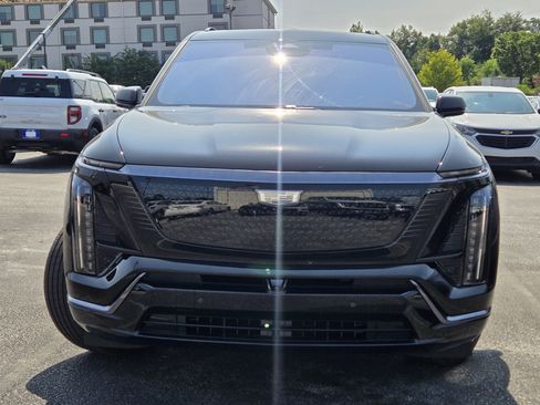 Used 2026 Cadillac Vistiq Sport w/ LPO, Floor Liner Package AWD/4WD image 2