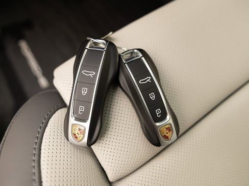 Used 2025 Porsche 911 Carrera GTS image 46