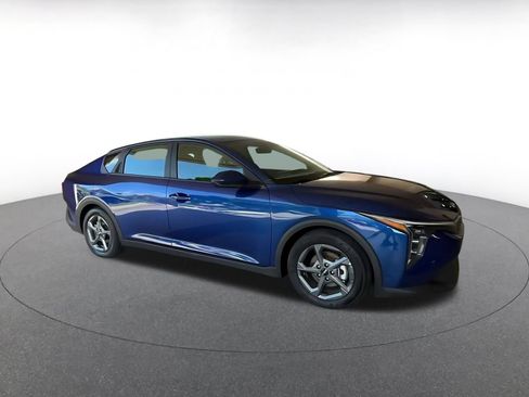 Used 2025 Kia K4 FWD image 2