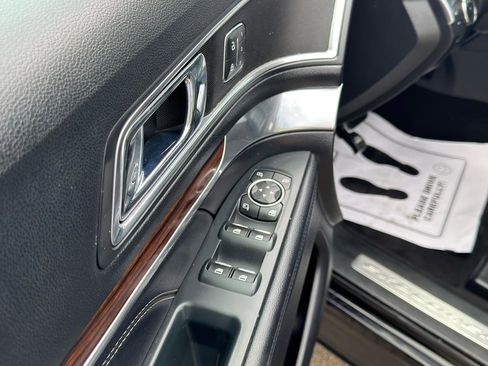 Used 2019 Ford Explorer Limited w/ Ford Safe & Smart Package FWD image 13