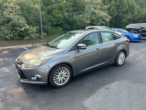 Used 2014 Ford Focus Titanium FWD image 9