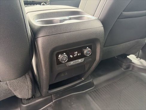 Used 2025 Chevrolet Traverse LT AWD/4WD image 25