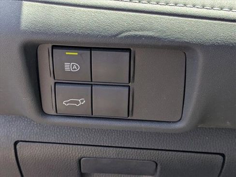 Used 2022 Toyota Highlander XLE FWD image 12
