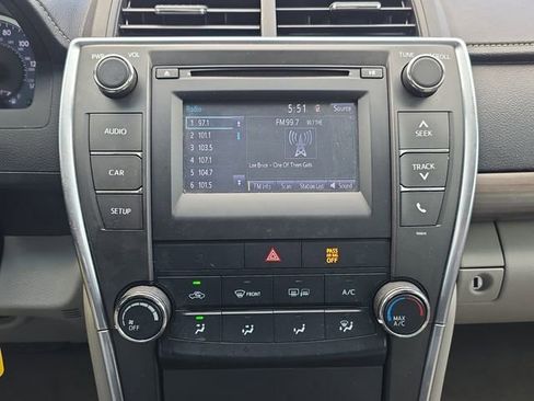 Used 2017 Toyota Camry LE image 18