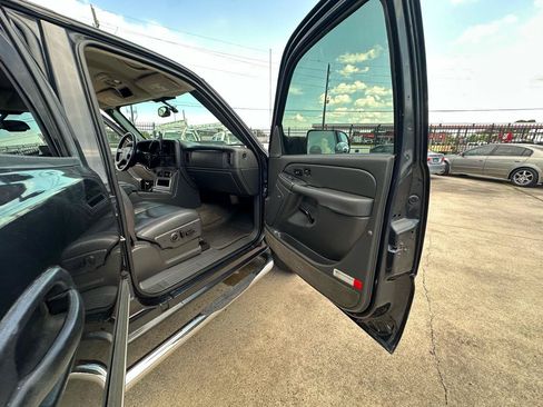 Used 2004 Chevrolet Silverado 2500 LT w/ Skid Plate Package AWD/4WD image 53
