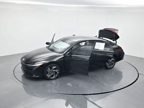 Used 2025 Hyundai Elantra Limited FWD image 43