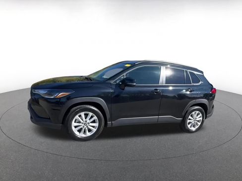 Used 2025 Toyota Corolla Cross LE image 8