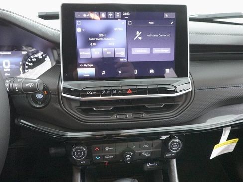 New 2026 Jeep Compass Latitude image 16