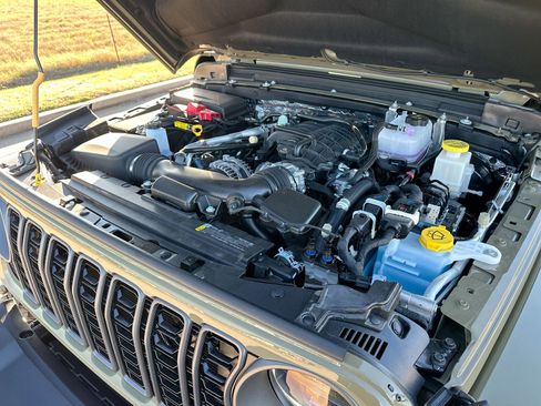 New 2025 Jeep Gladiator Sport image 24