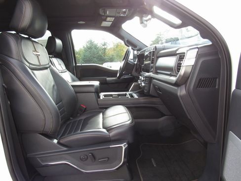 Used 2024 Ford F450 Platinum w/ FX4 Off-Road Package image 24