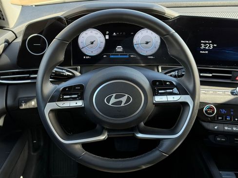 Used 2025 Hyundai Elantra SEL image 29