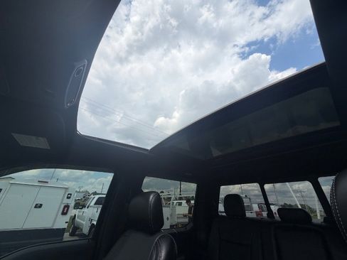 Used 2019 Ford F150 Lariat w/ Equipment Group 502A Luxury AWD/4WD image 17
