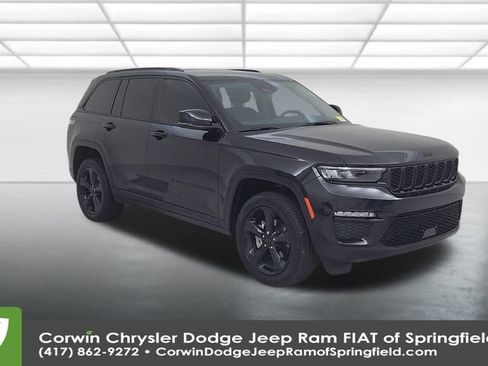 Certified 2023 Jeep Grand Cherokee Limited w/ Black Appearance Package image 3