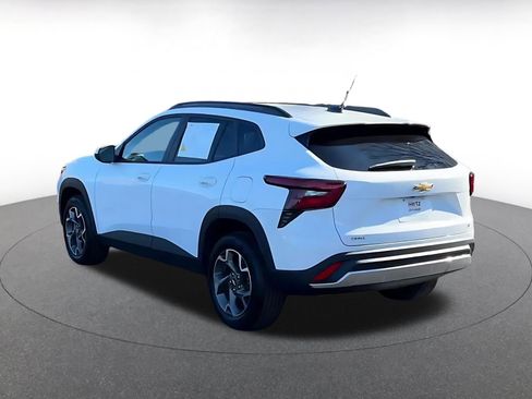 Used 2025 Chevrolet Trax LT w/ LT Convenience Package image 4
