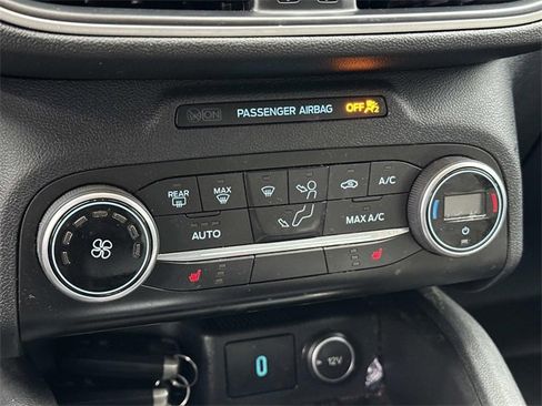 Used 2020 Ford Escape SE image 19