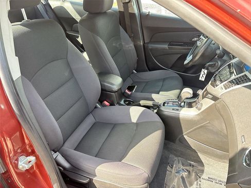 Used 2013 Chevrolet Cruze LT image 25