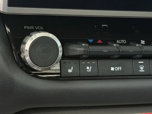 Certified 2026 Toyota Tundra Platinum w/ TRD Off-Road Package AWD/4WD image 21