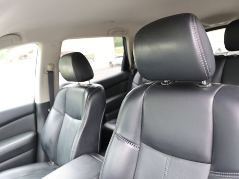 Used 2018 Nissan Pathfinder SL AWD/4WD image 10