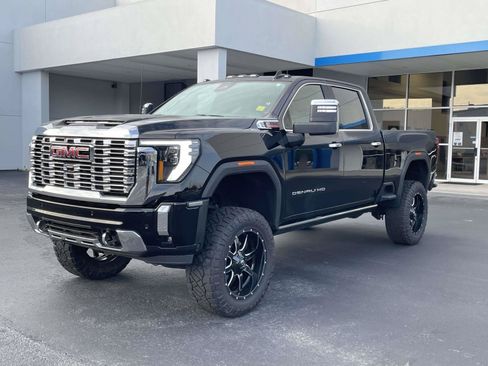 Used 2025 GMC Sierra 2500 Denali w/ Denali Reserve Package AWD/4WD image 7