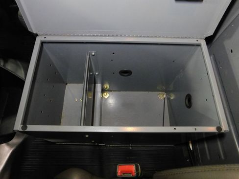 Used 2015 Chevrolet Express 2500 image 35