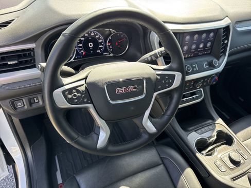 Used 2023 GMC Acadia SLT w/ Technology Package image 18