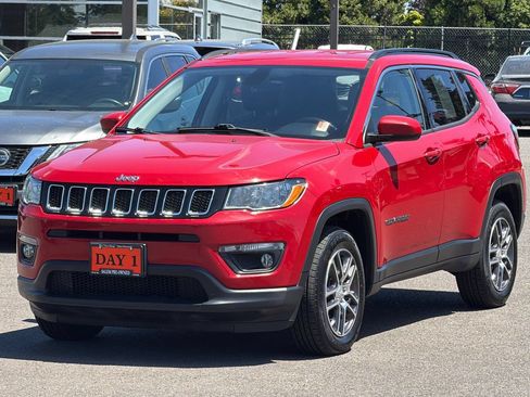 Used 2018 Jeep Compass Latitude w/ Popular Equipment Group AWD/4WD image 9