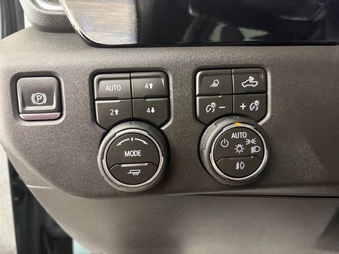 Used 2026 Chevrolet Silverado 1500 LT Trail Boss w/ LT Trail Boss Premium Package AWD/4WD image 19