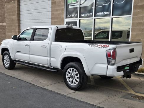 Used 2022 Toyota Tacoma TRD Sport w/ TRD Premium Sport Package image 3