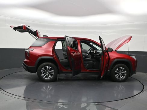 Used 2025 Chevrolet Equinox LT FWD image 33