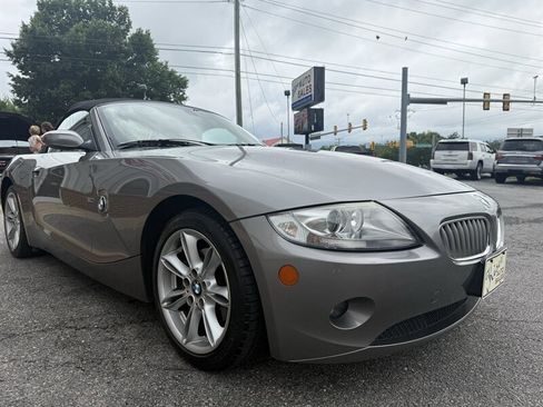 Used 2005 BMW Z4 3.0i RWD image 4